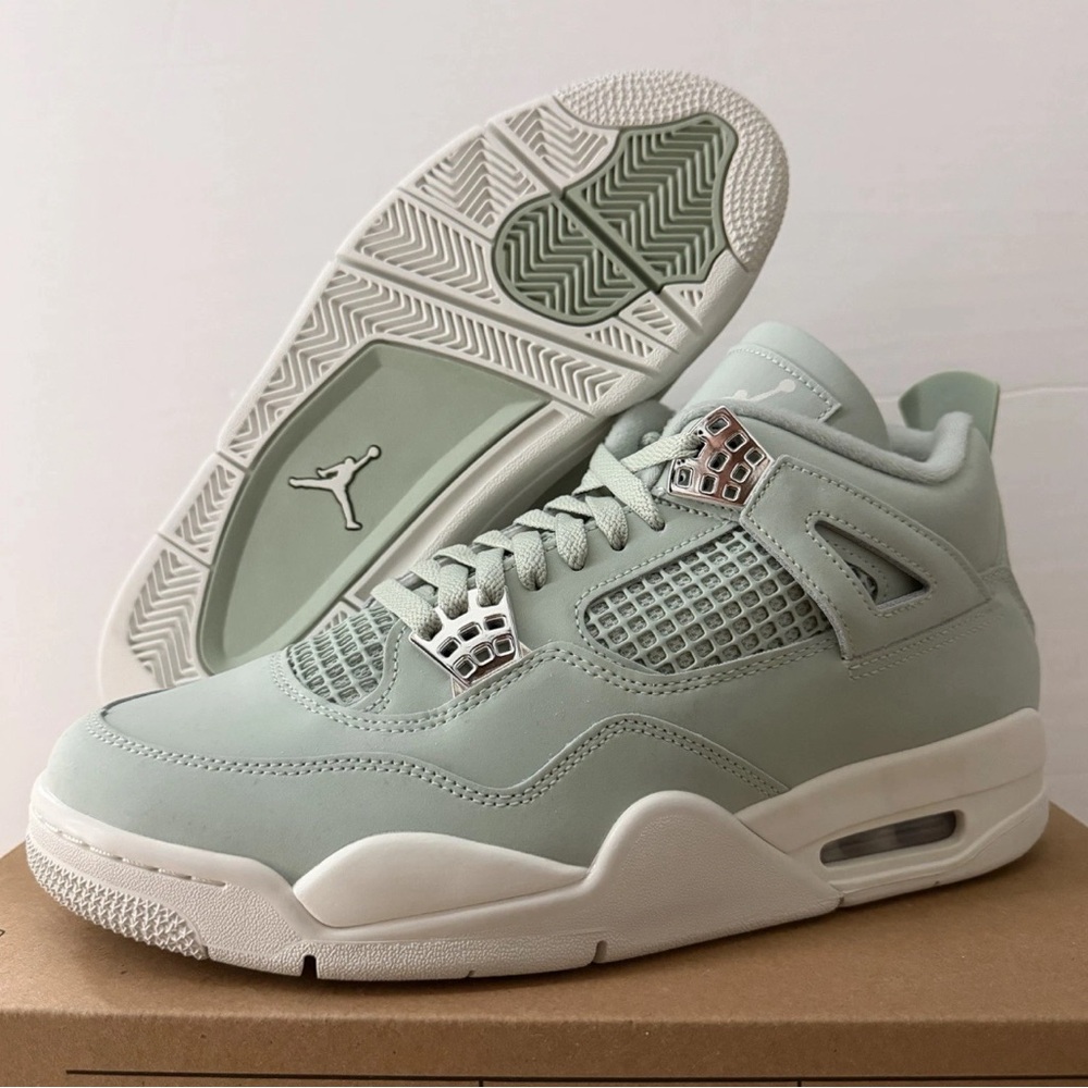 Air Jordan 4 Retro Seafoam Sail HV0823-003 Women's Size 12 - Men’s Size 10.5